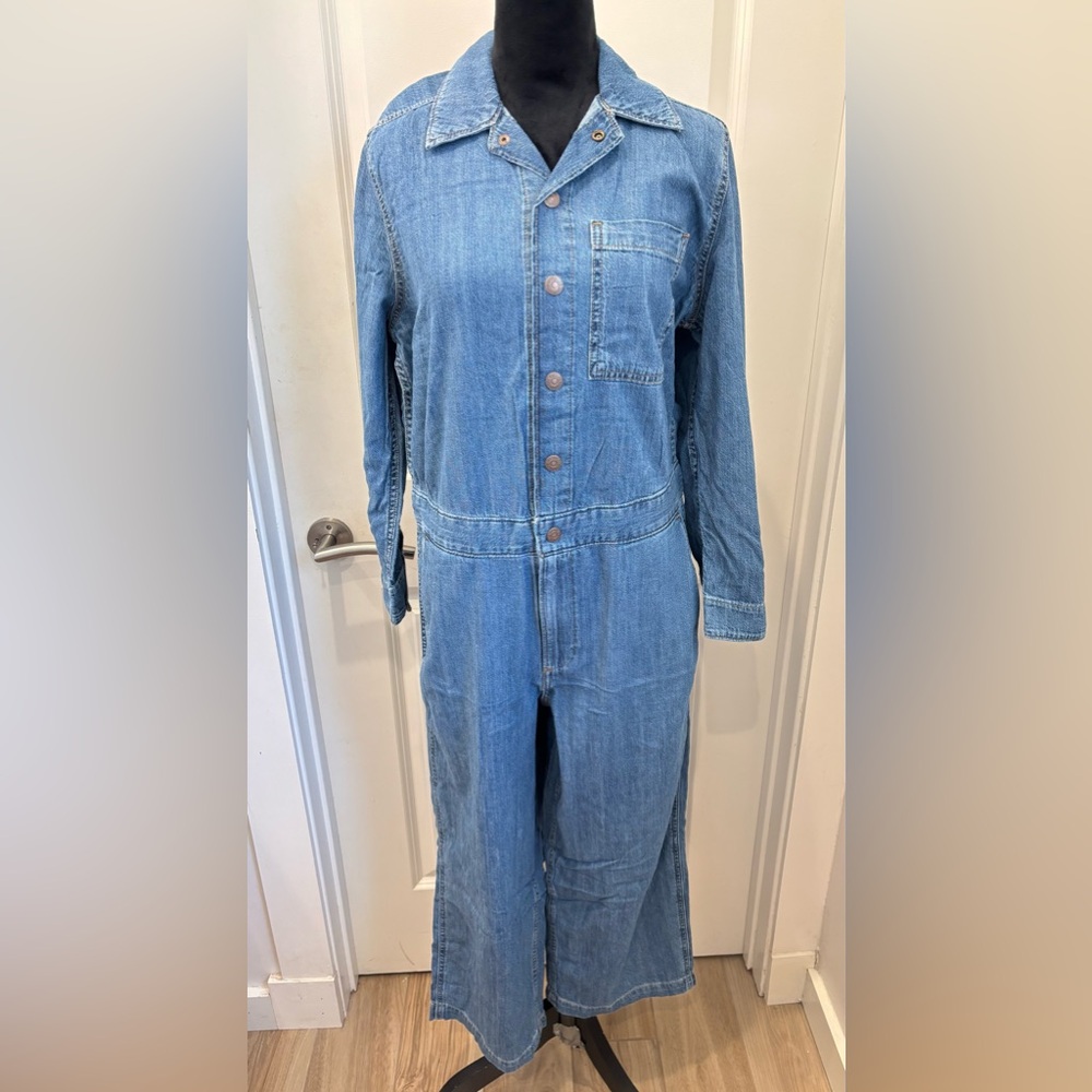 NWT Levi’s lightweight long sleeve blue Denim Jumpsuit - S or L